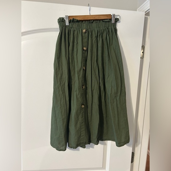 SHEIN Dresses & Skirts - SHEIN Forest Green Skirt with Buttons Teen 14Y (though fits like a women’s M)